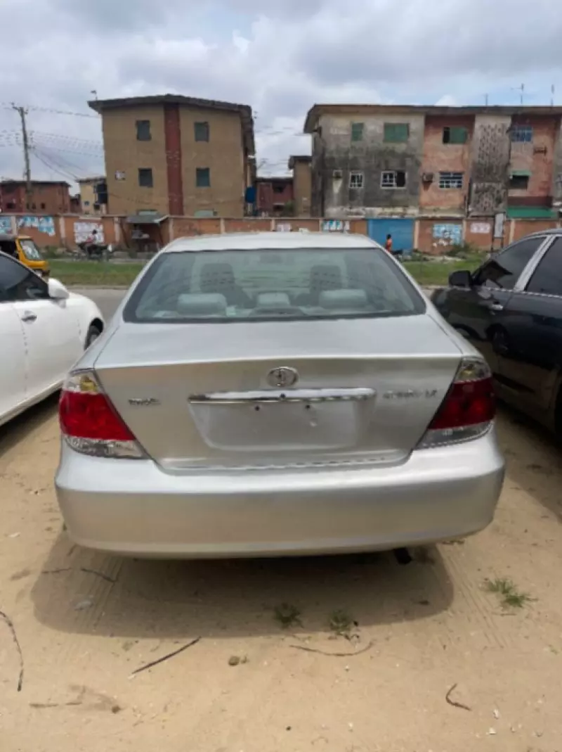 Toyota Camry   - 2005