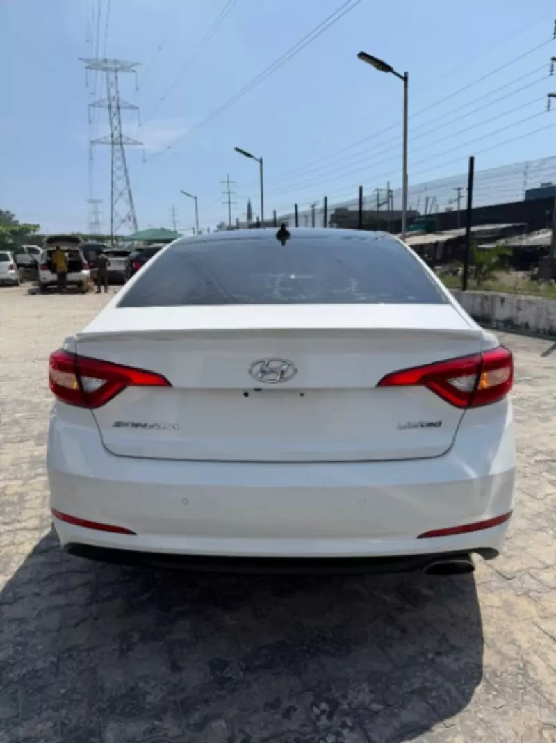 Hyundai Sonata   - 2015