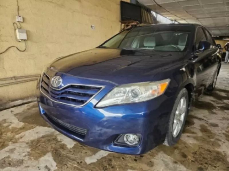 Toyota Camry   - 2010