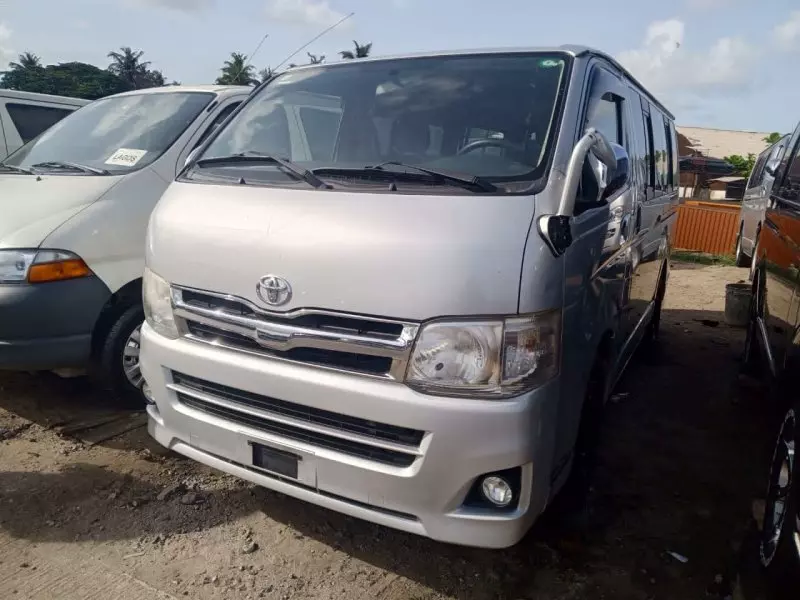 Toyota Hiace   - 2012