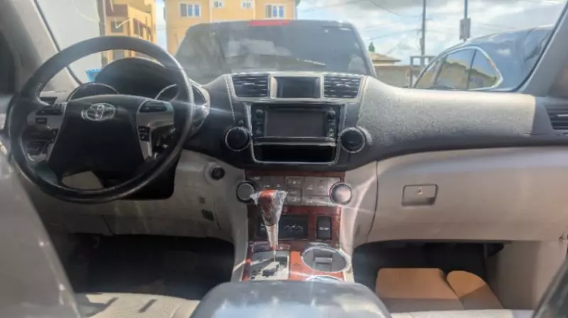 Toyota Highlander   - 2013