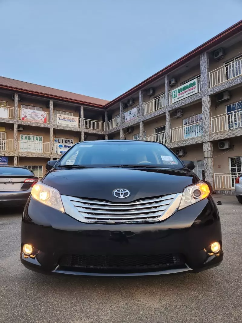 Toyota Sienna   - 2014