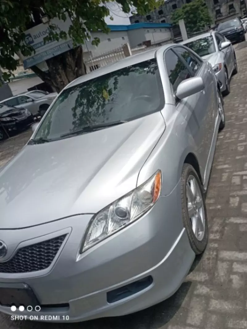 Toyota Camry   - 2009