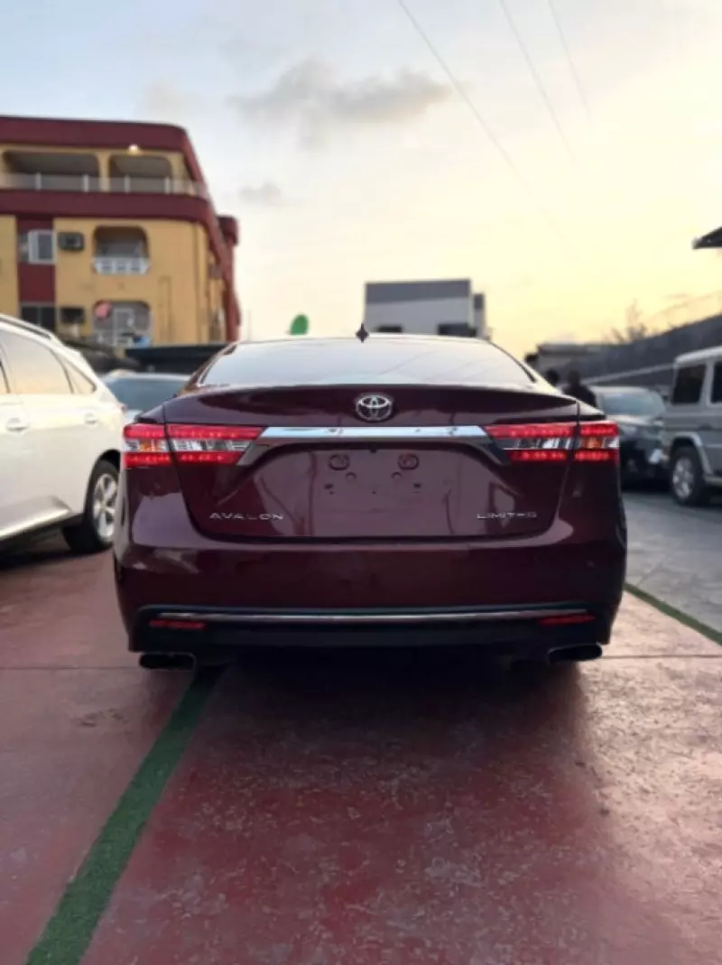 Toyota Avalon   - 2014