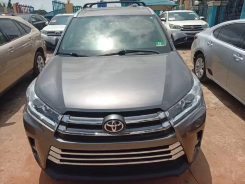 Toyota Highlander   - 2016