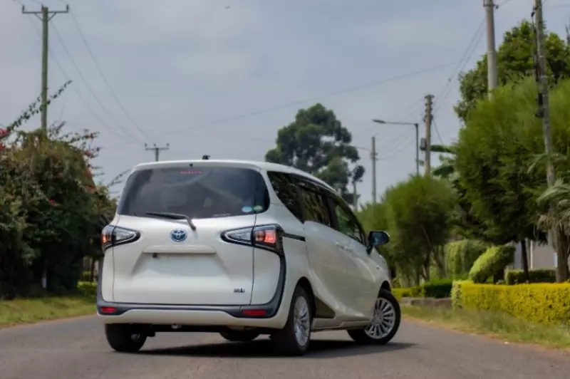 Toyota Sienta Hybrid    - 2020