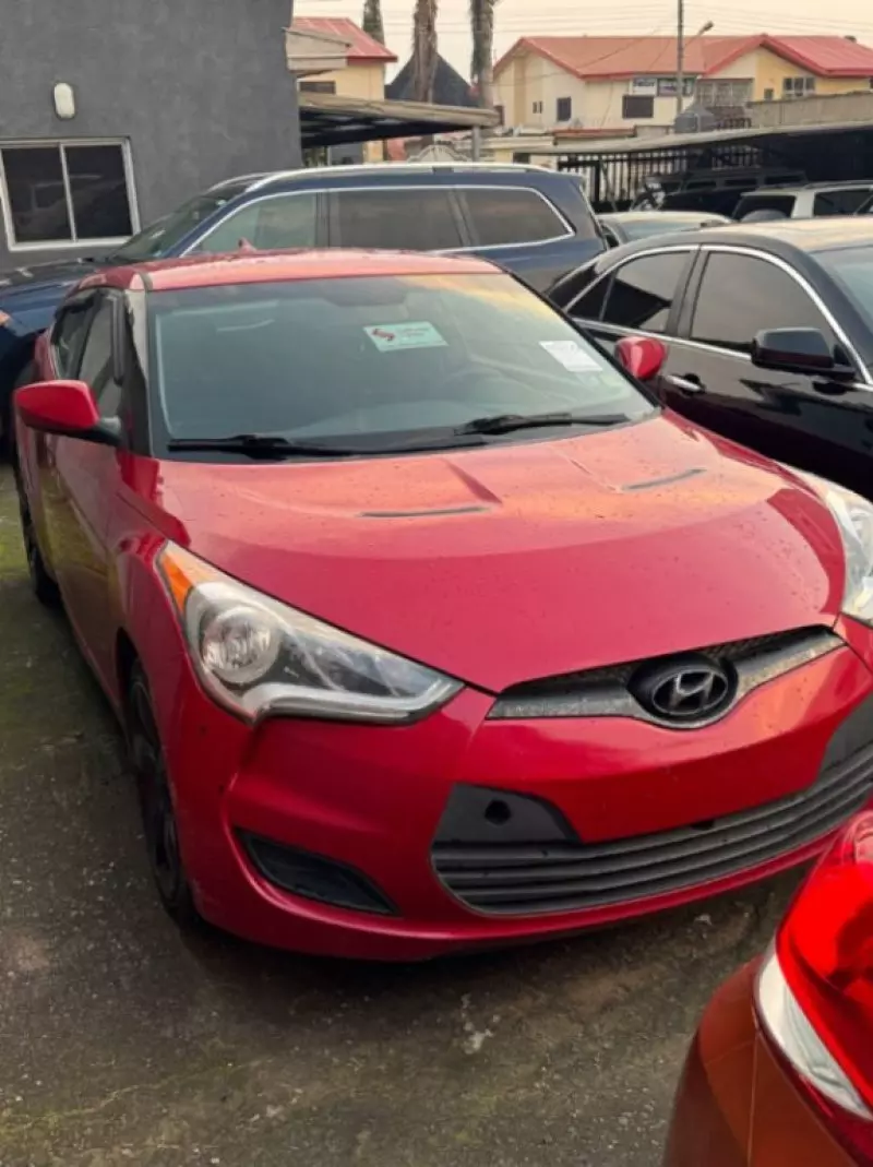 Hyundai Veloster   - 2015