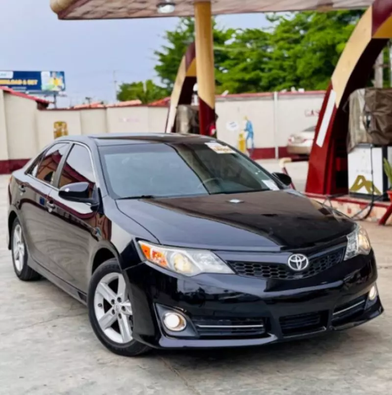 Toyota Camry   - 2012