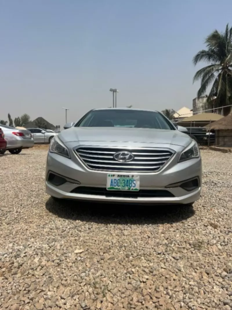 Hyundai Sonata   - 2012