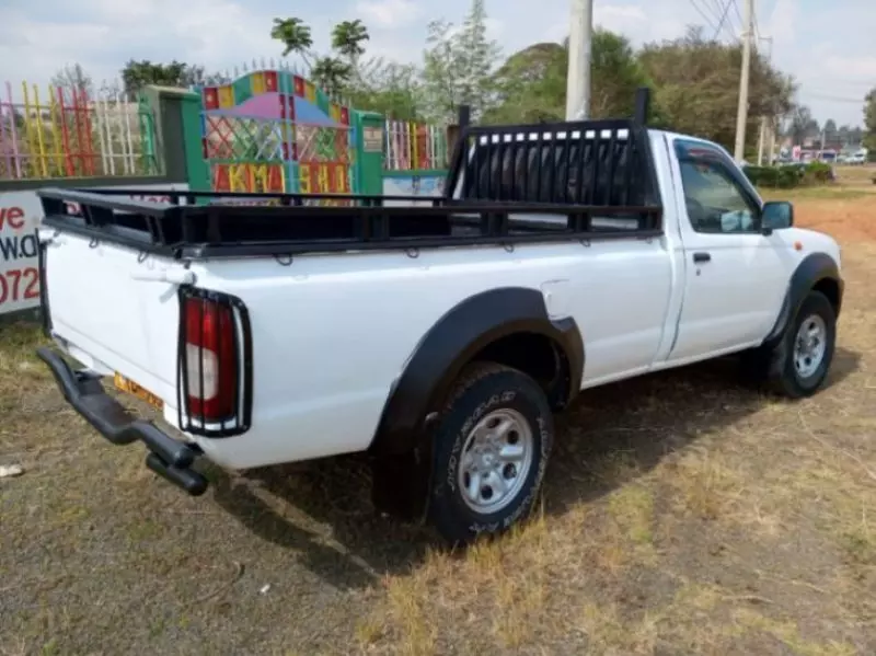 Nissan PickUp   - 2011