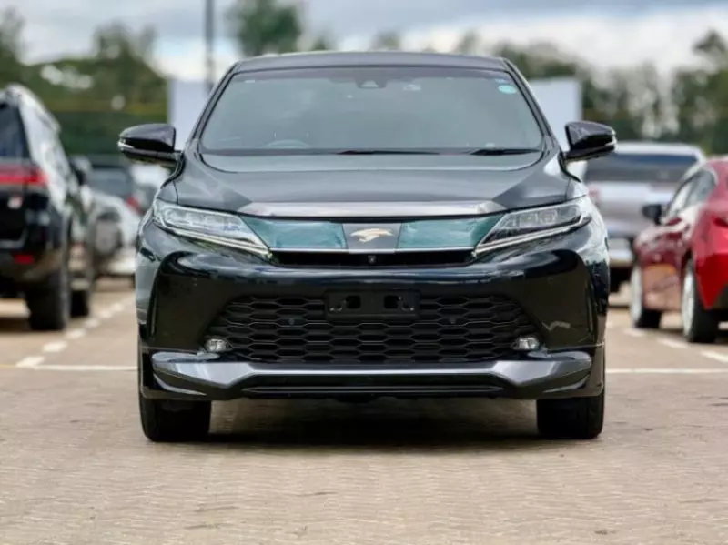 Toyota Harrier   - 2019