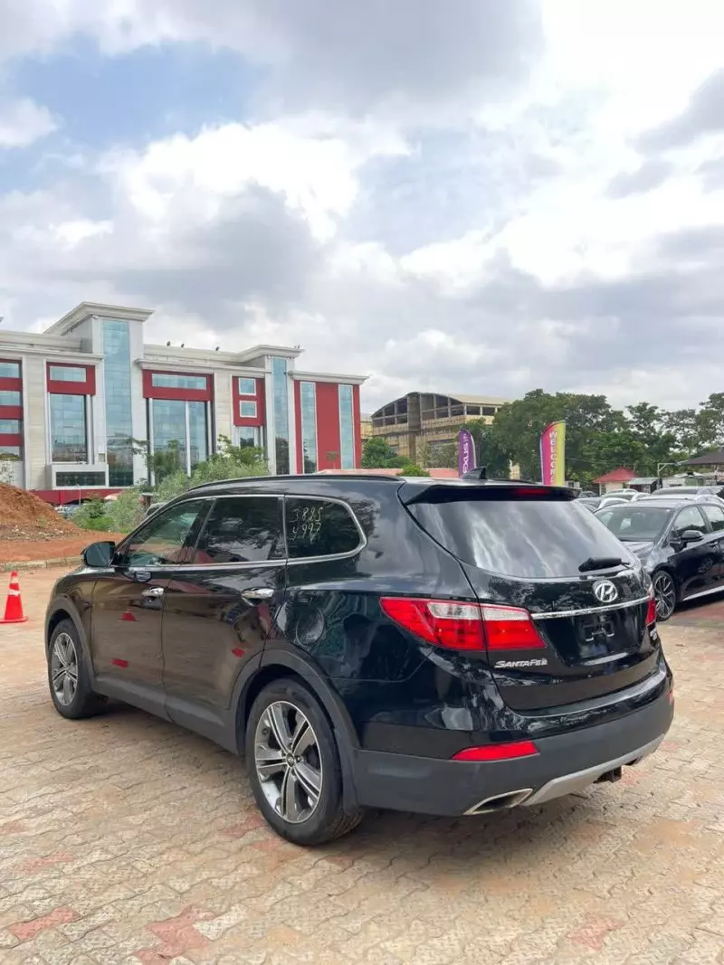 Hyundai Santa Fe   - 2015