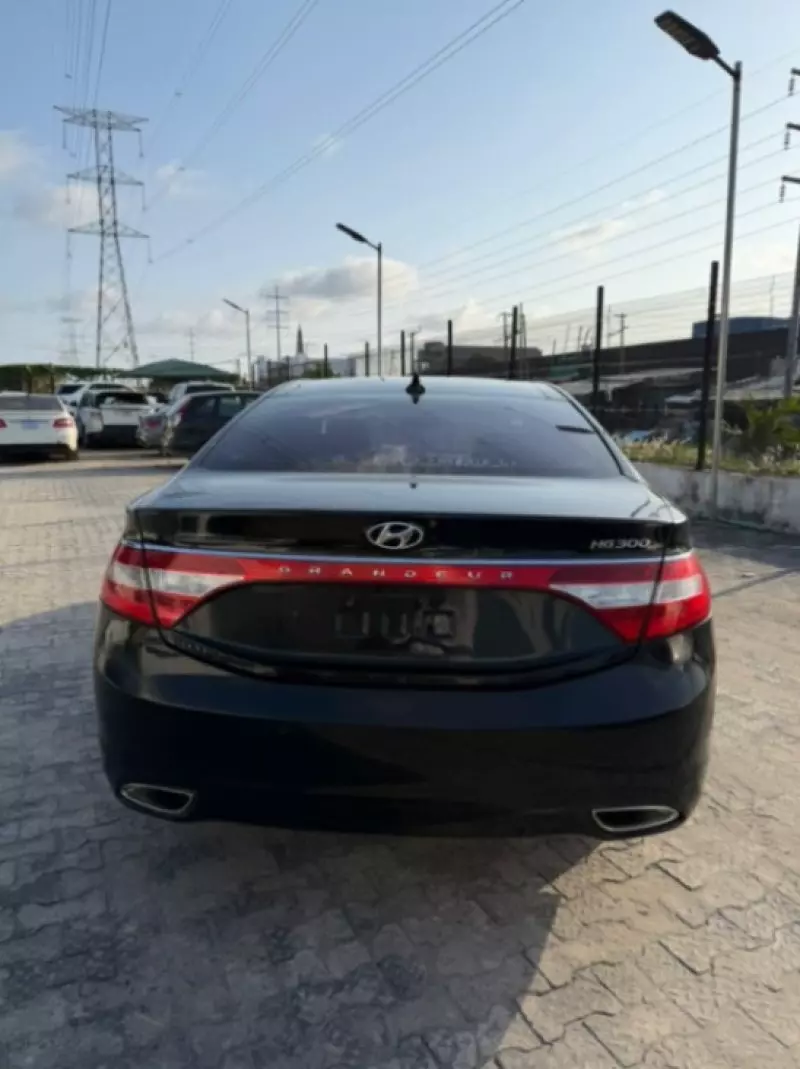 Hyundai Grandeur   - 2012
