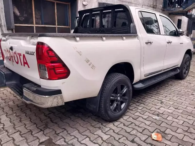Toyota Hilux   - 2023