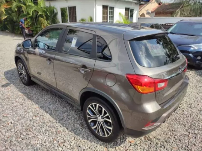 Mitsubishi Outlander Sport   - 2018