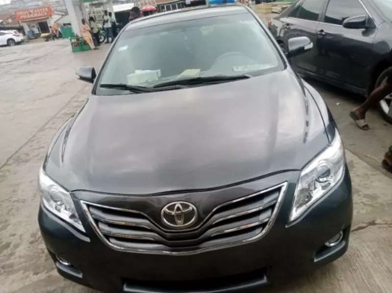 Toyota Camry   - 2010
