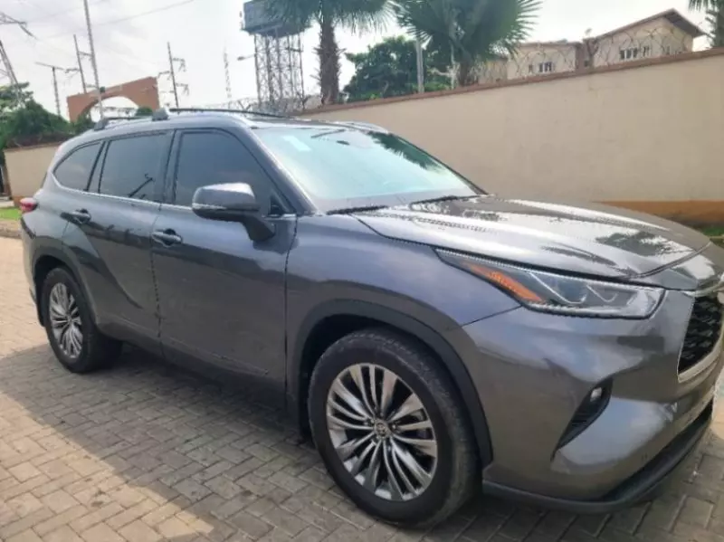 Toyota Highlander   - 2022