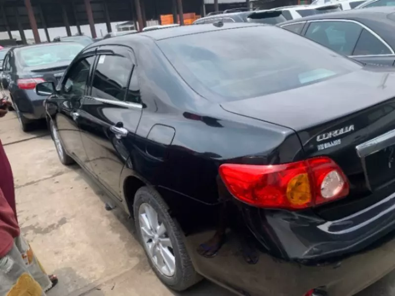 Toyota Corolla   - 2009