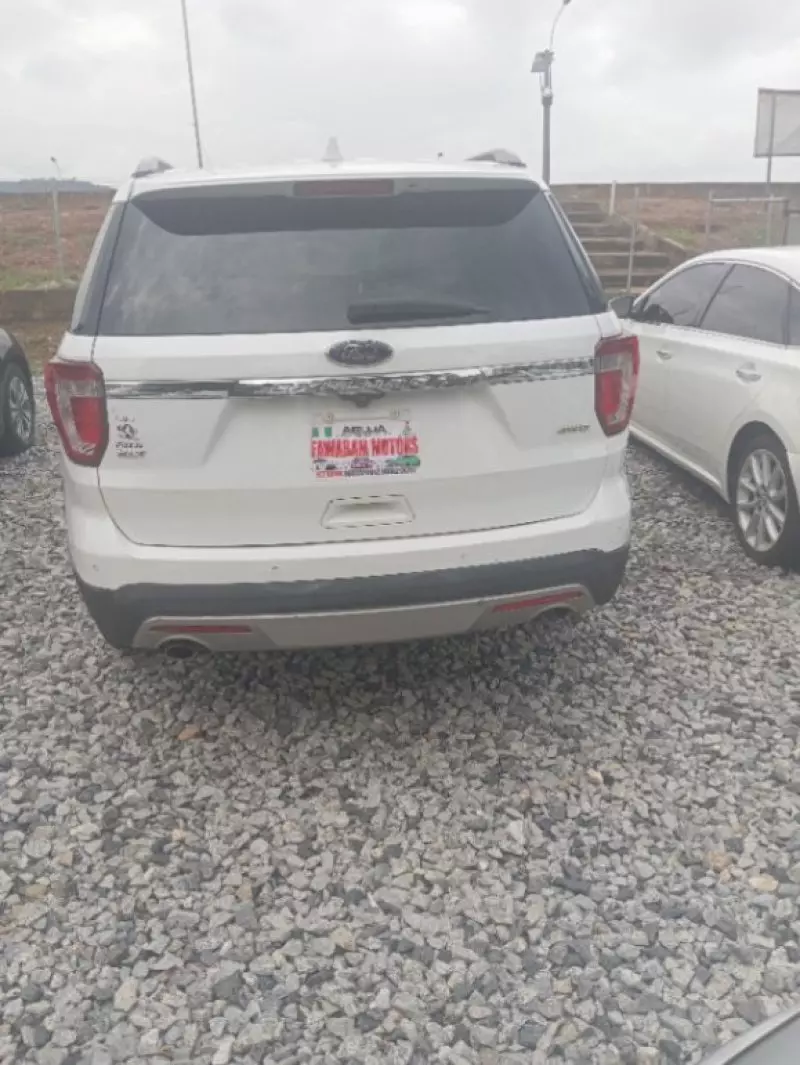 Ford Explorer   - 2017
