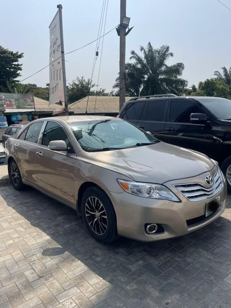 Toyota Camry   - 2009