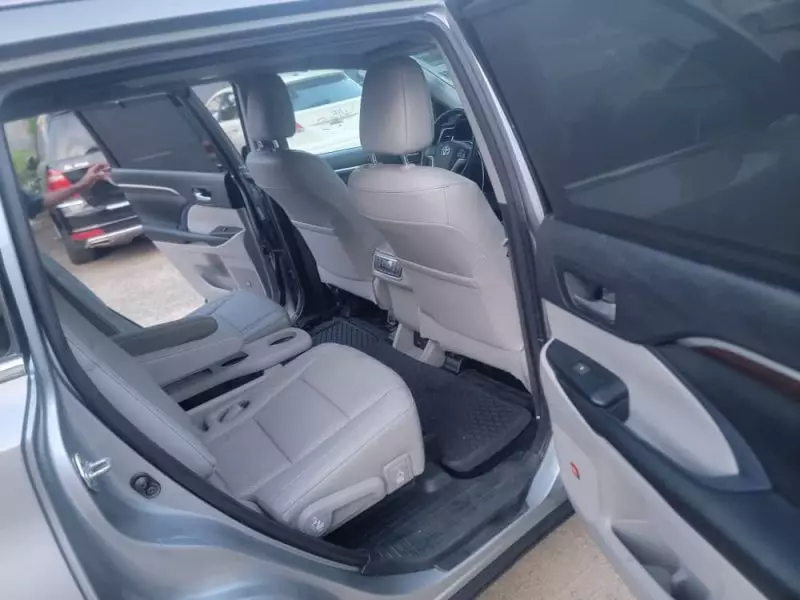 Toyota Highlander   - 2016
