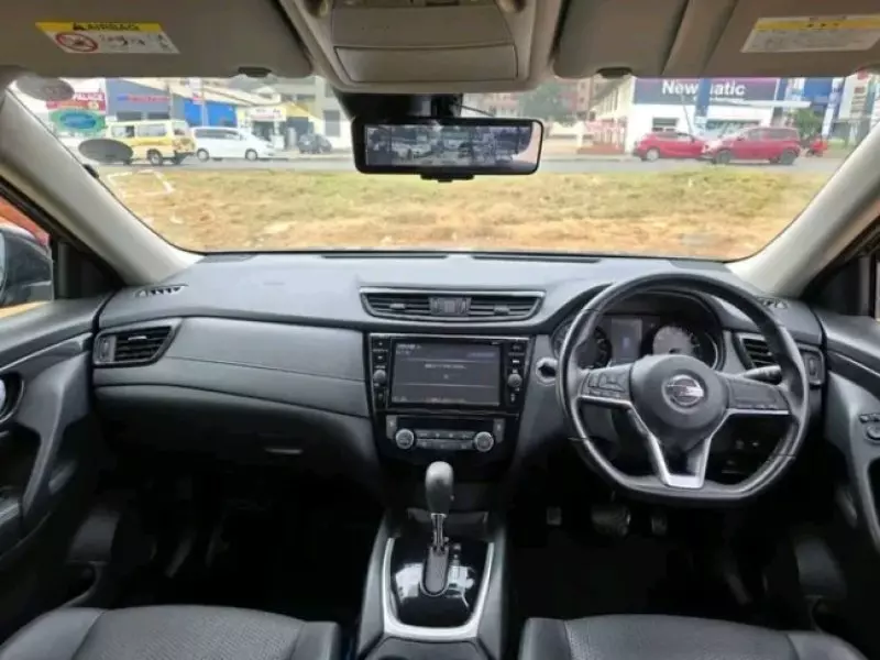 Nissan X- trail   - 2017