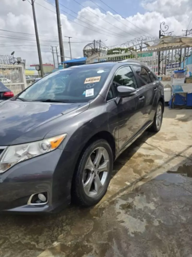 Toyota Venza   - 2013