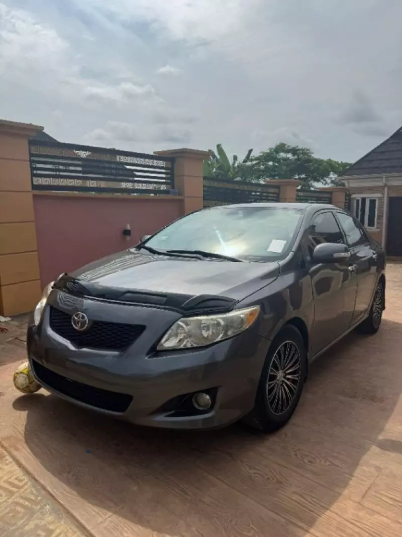 Toyota Corolla   - 2010