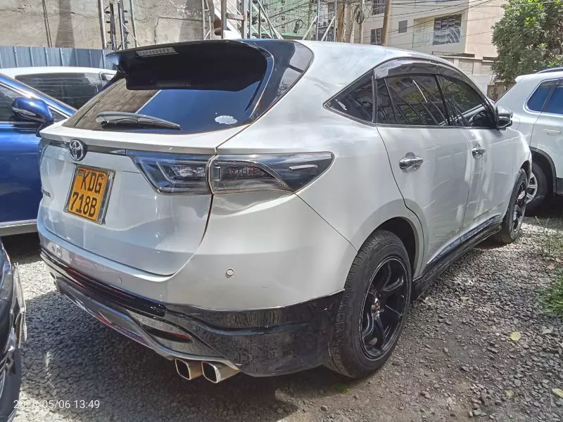 Toyota Harrier   - 2014