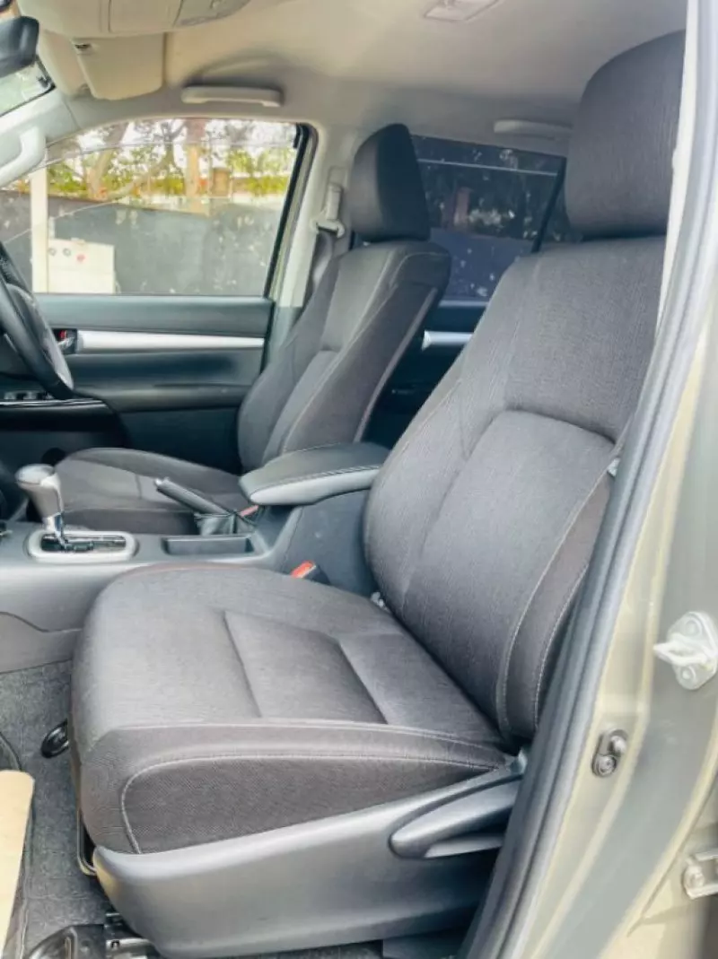 Toyota Hilux   - 2021
