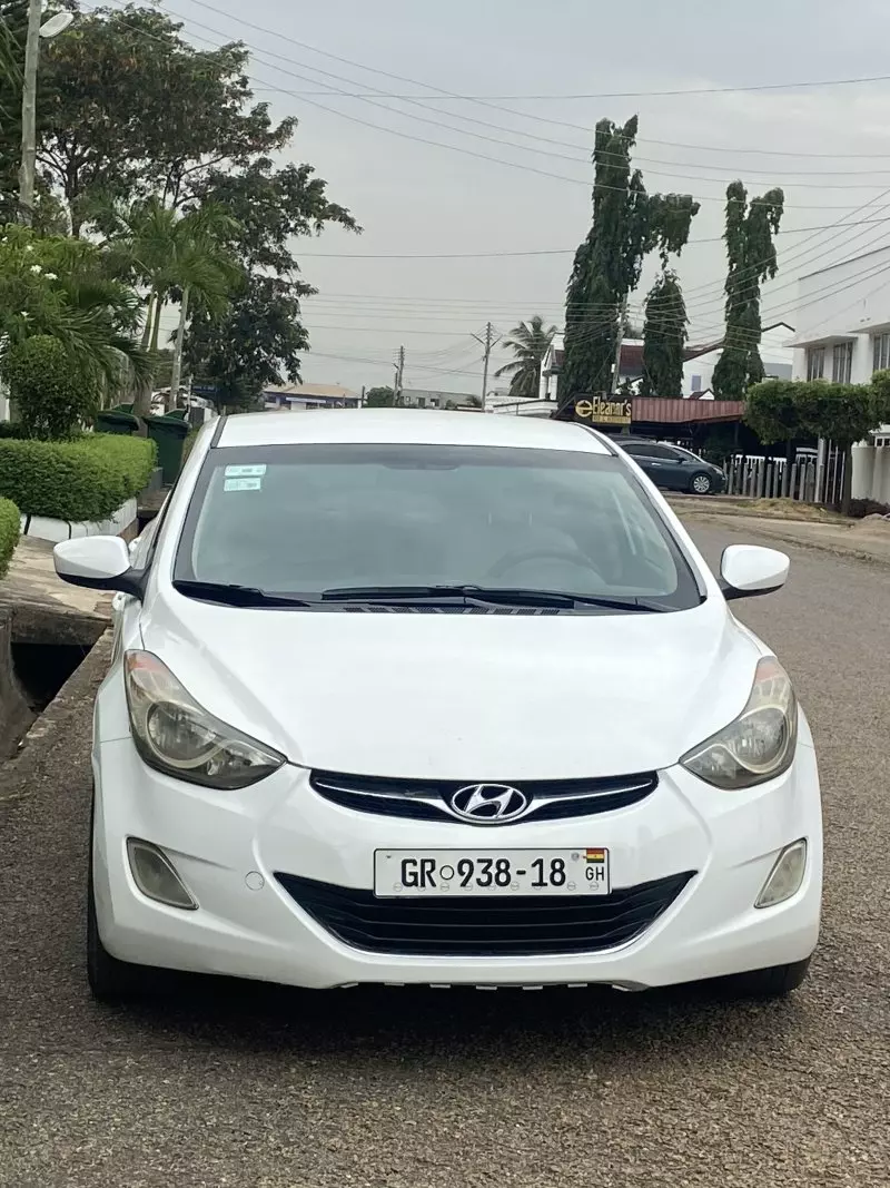 Hyundai Elantra   - 2012