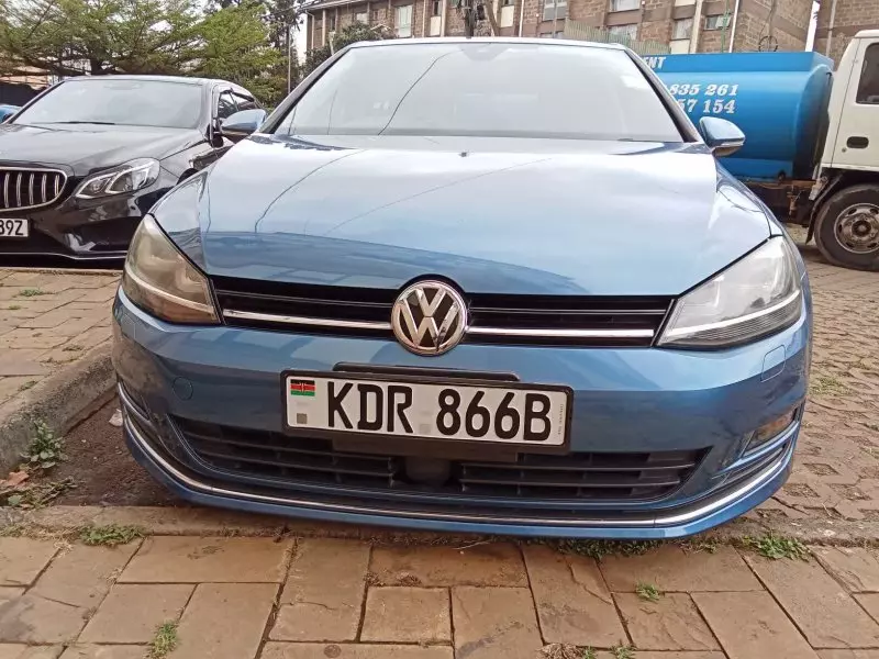 Volkswagen Golf   - 2017