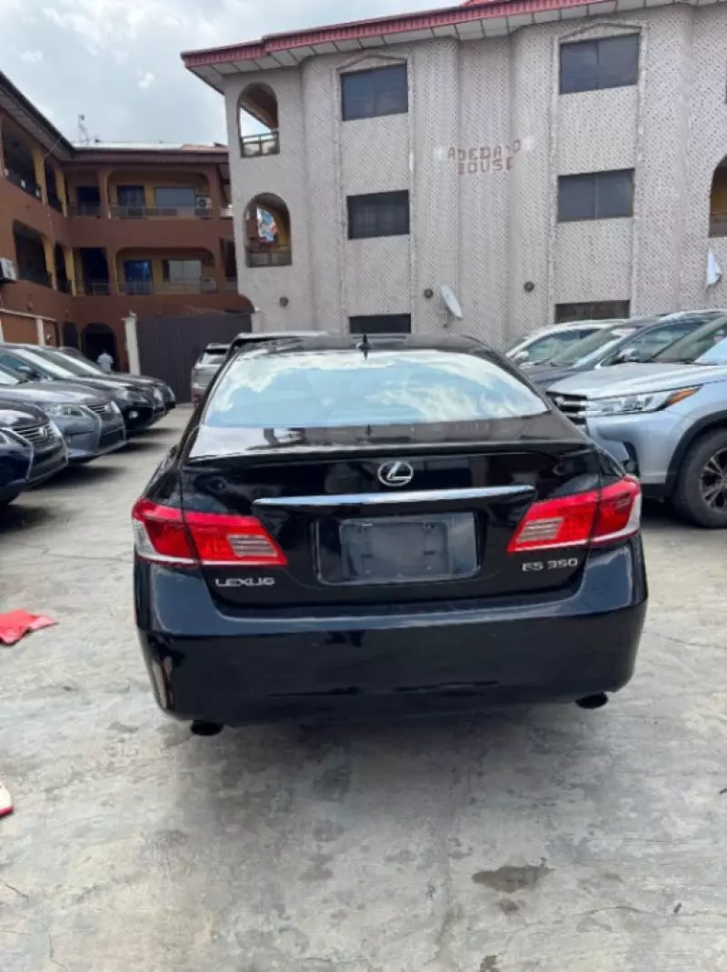Lexus ES 350   - 2010