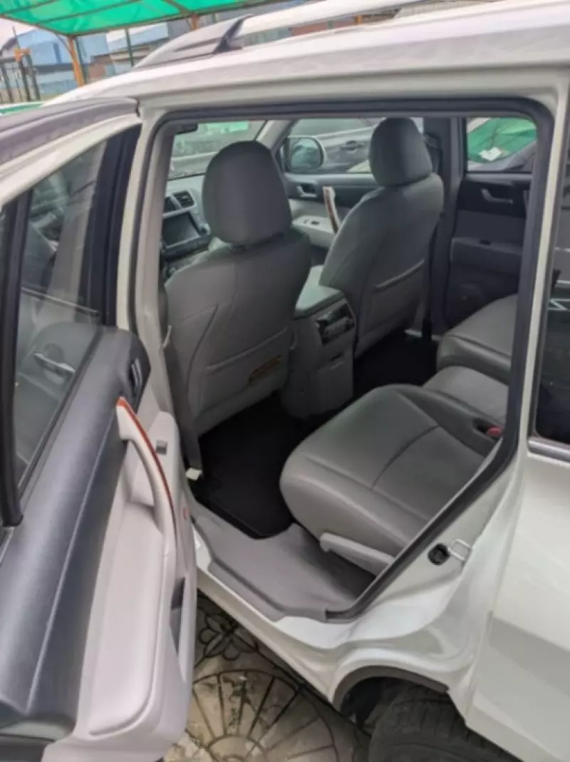 Toyota Highlander   - 2011