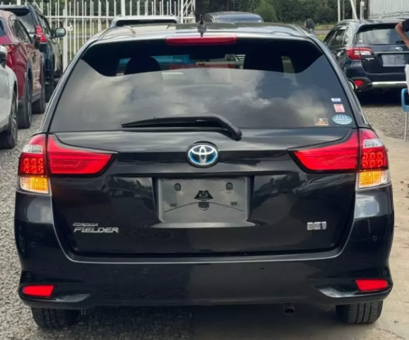 Toyota Fielder hybrid    - 2018