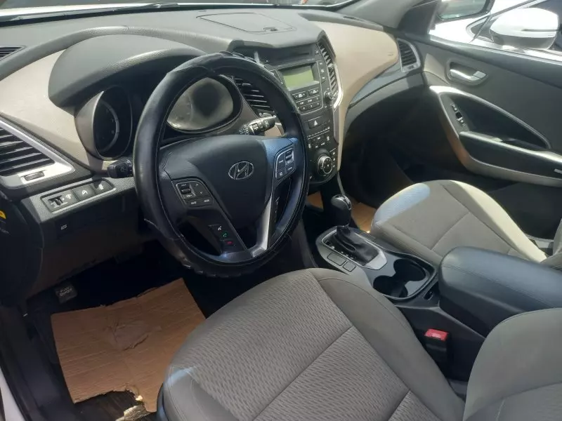 Hyundai Santa Fe   - 2016