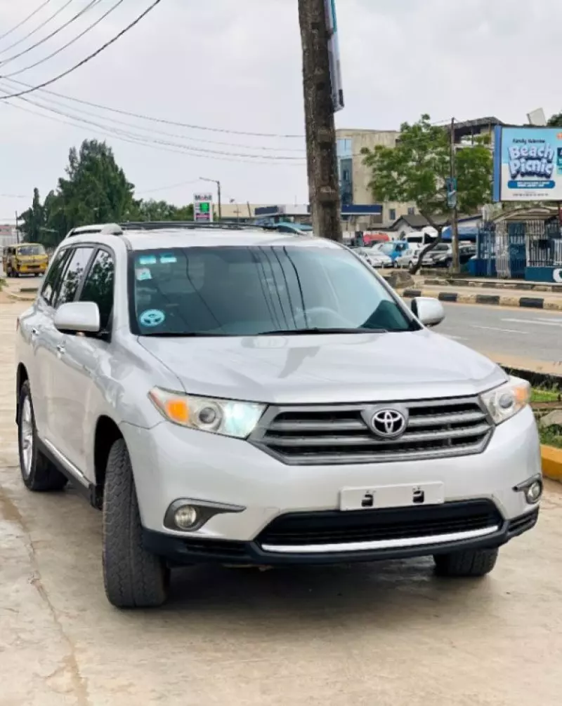 Toyota Highlander   - 2013