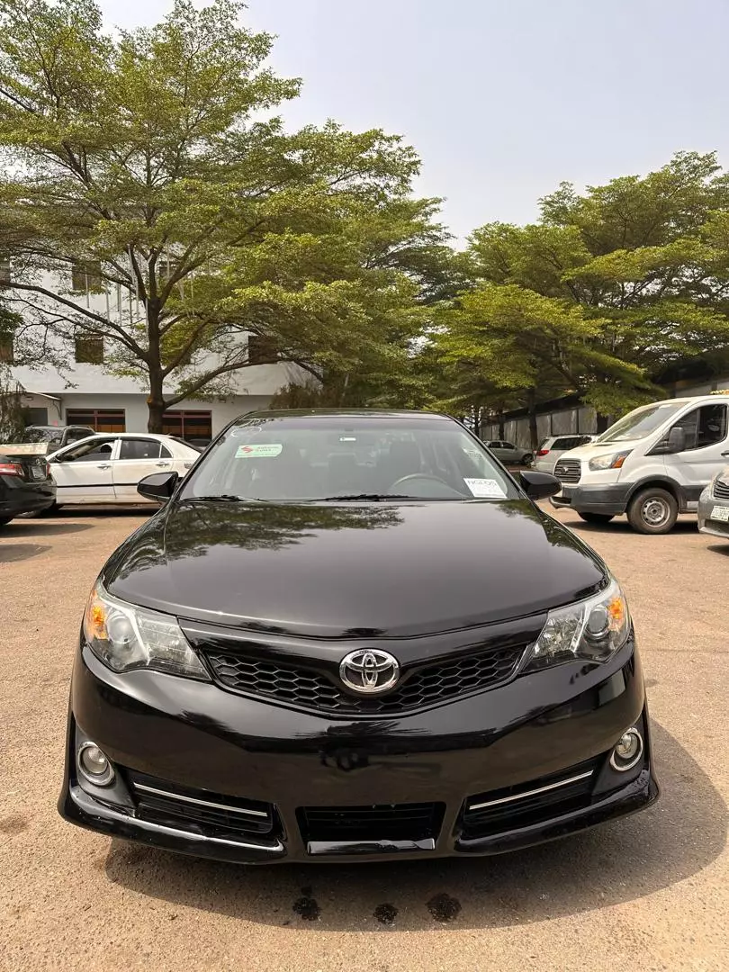 Toyota Camry   - 2012