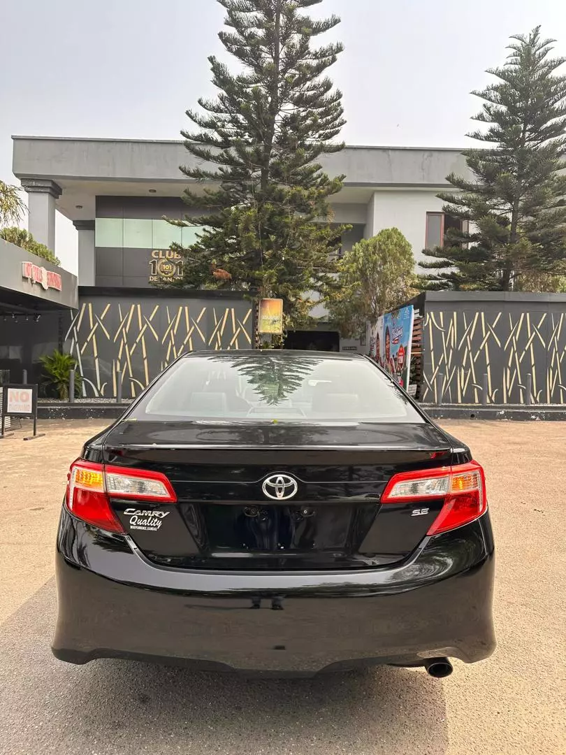 Toyota Camry   - 2012