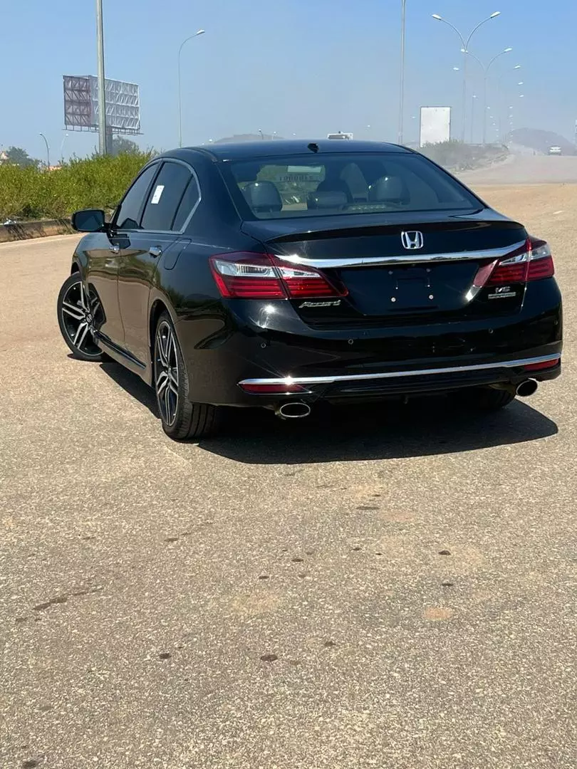 Honda Accord   - 2017