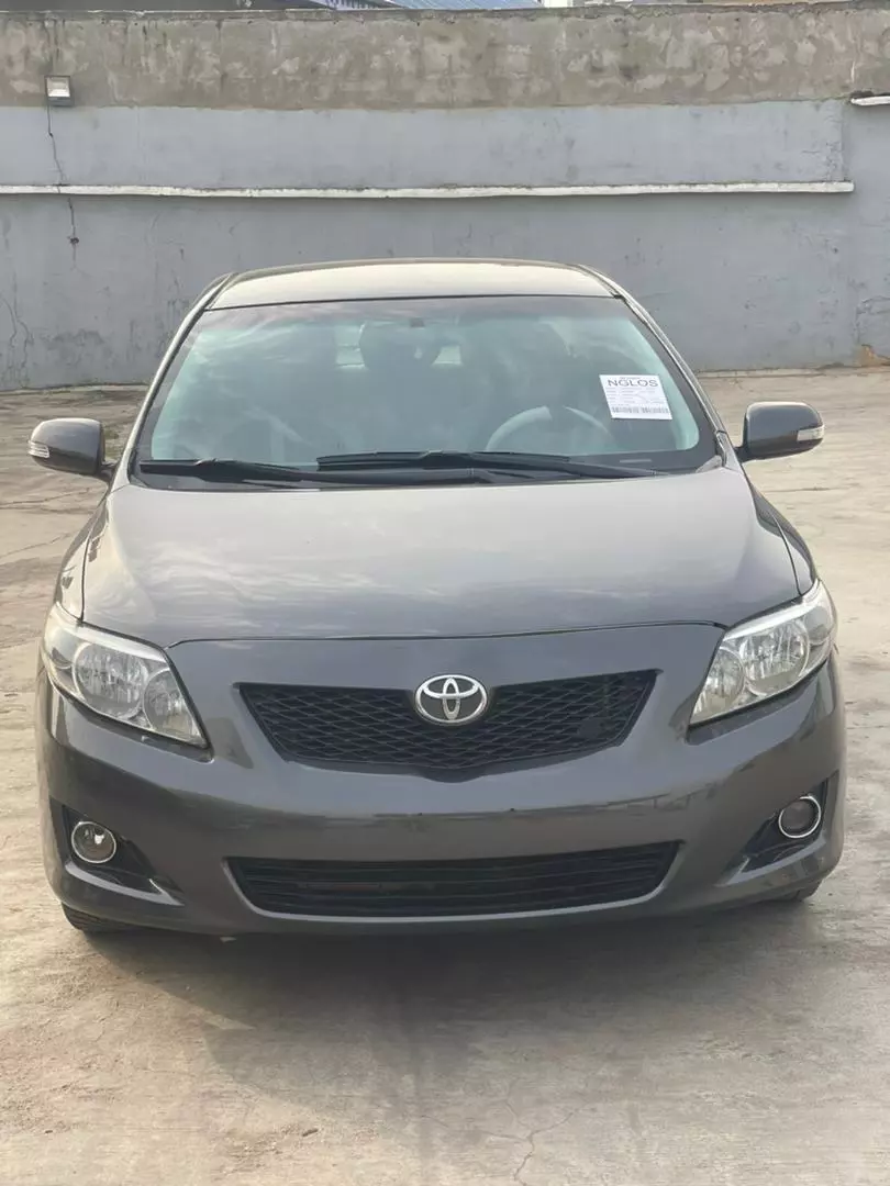 Toyota Corolla   - 2010