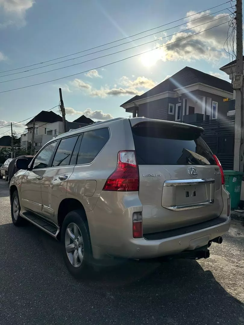 Lexus GX 460   - 2010