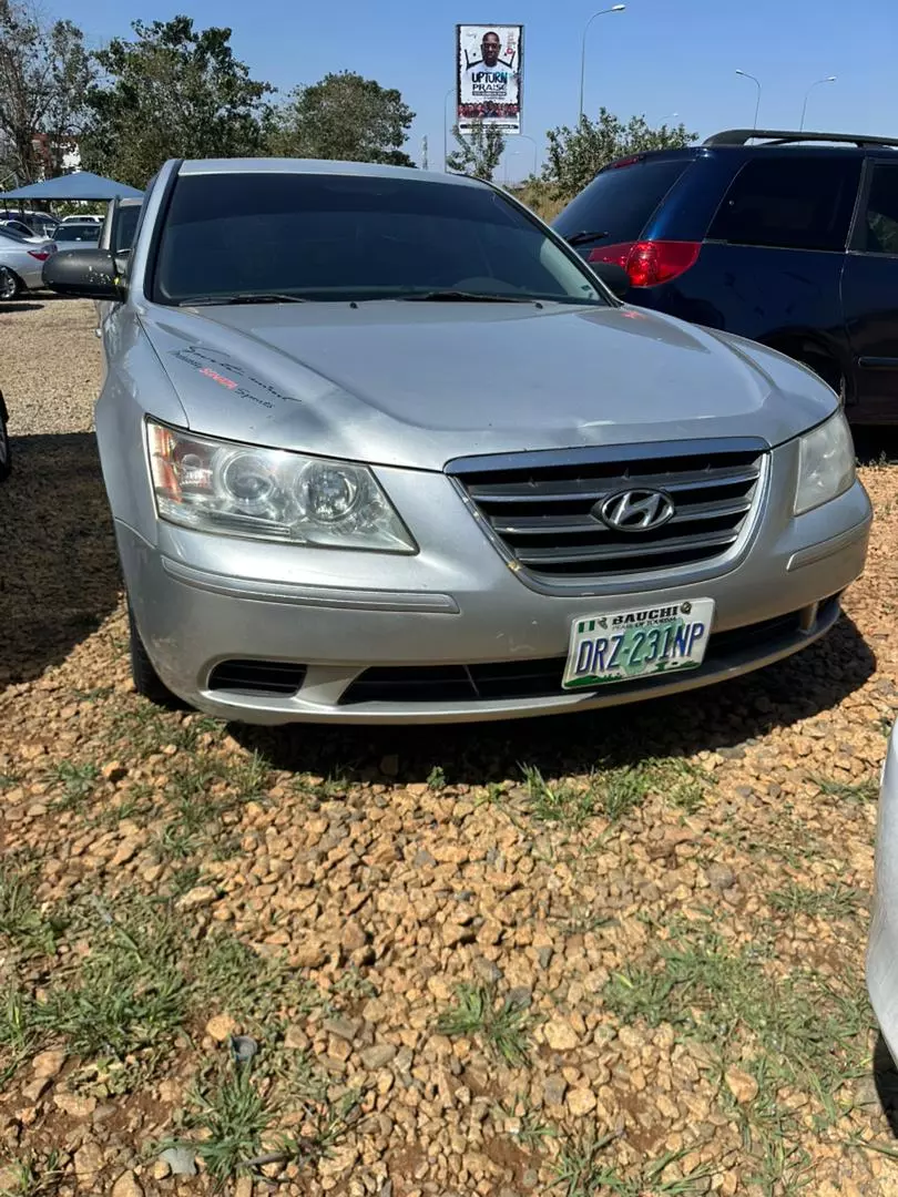 Hyundai Sonata   - 2009