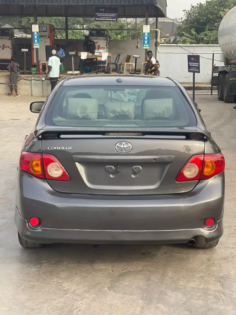 Toyota Corolla   - 2010