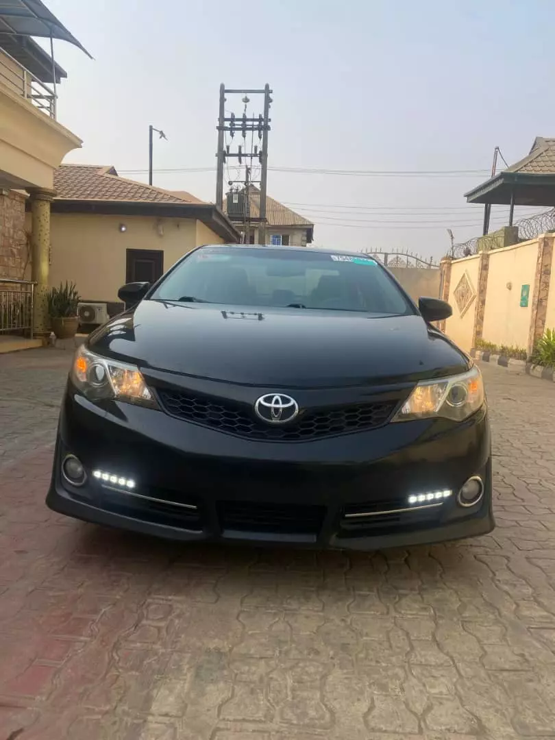 Toyota Camry   - 2014