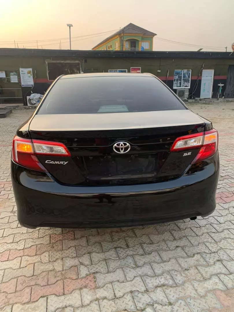 Toyota Camry   - 2012