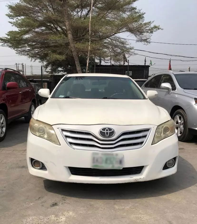 Toyota Camry  - 2009