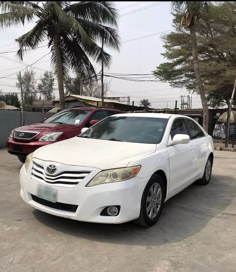 Toyota Camry   - 2009