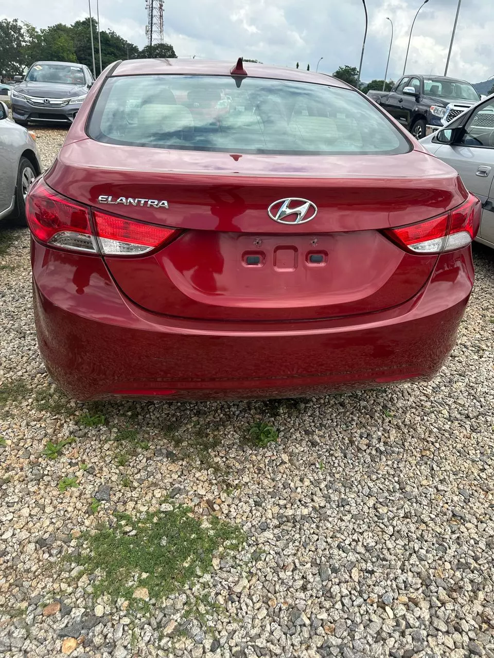 Hyundai Elantra   - 2013