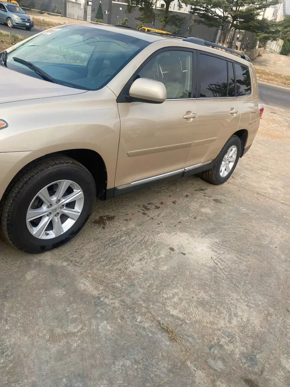 Toyota Highlander   - 2011